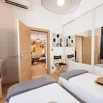 Cozy 2-br 1 Min From The Beaches