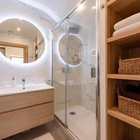 Cozy 2-br 1 Min From The Beaches * Cannes